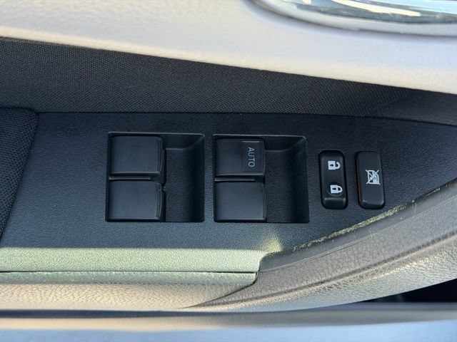Used 2014 Toyota Corolla LE FWD image 19