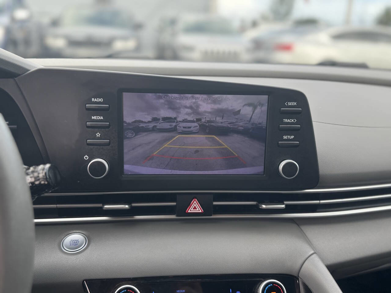 Used 2022 Hyundai Elantra SEL image 3