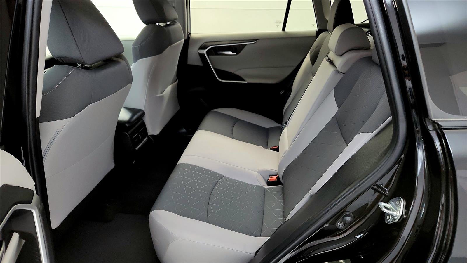 Used 2023 Toyota RAV4 XLE image 22