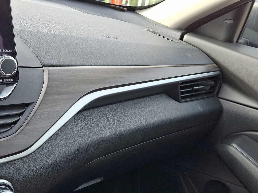 Used 2024 Nissan Altima 2.5 SV image 32