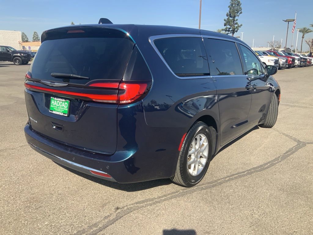 Certified 2023 Chrysler Pacifica Touring-L image 9