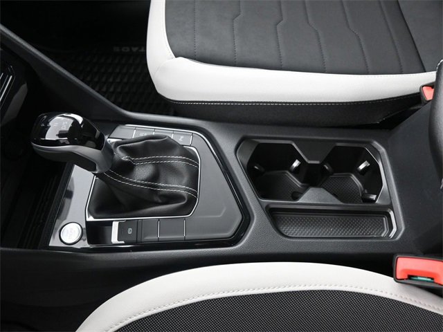 Used 2025 Volkswagen Taos SE w/ Panoramic Sunroof Package image 33