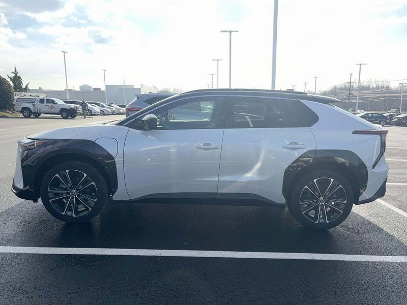 Used 2023 Toyota bZ4X Limited image 7