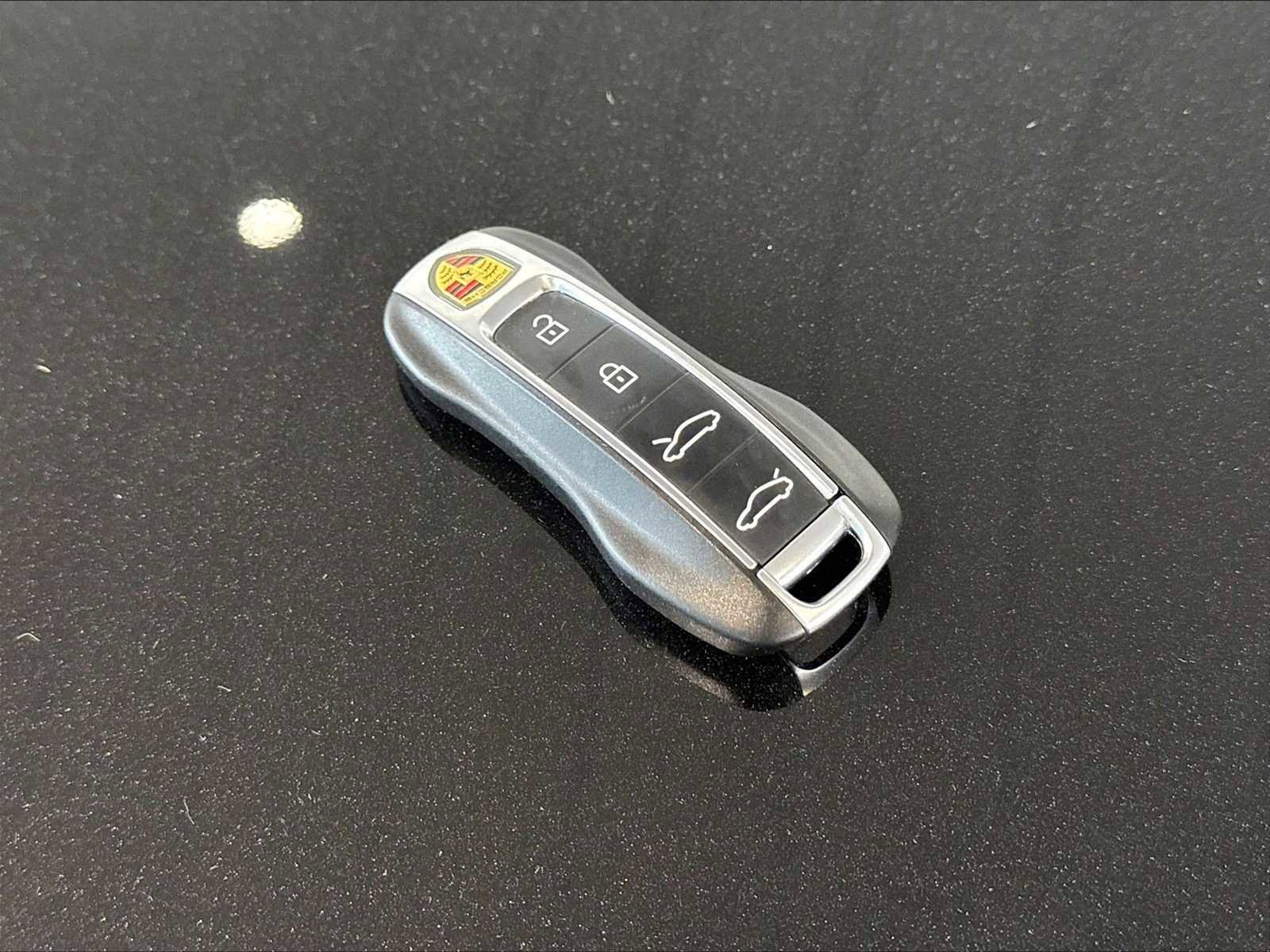 Used 2025 Porsche Taycan 4S AWD/4WD image 34