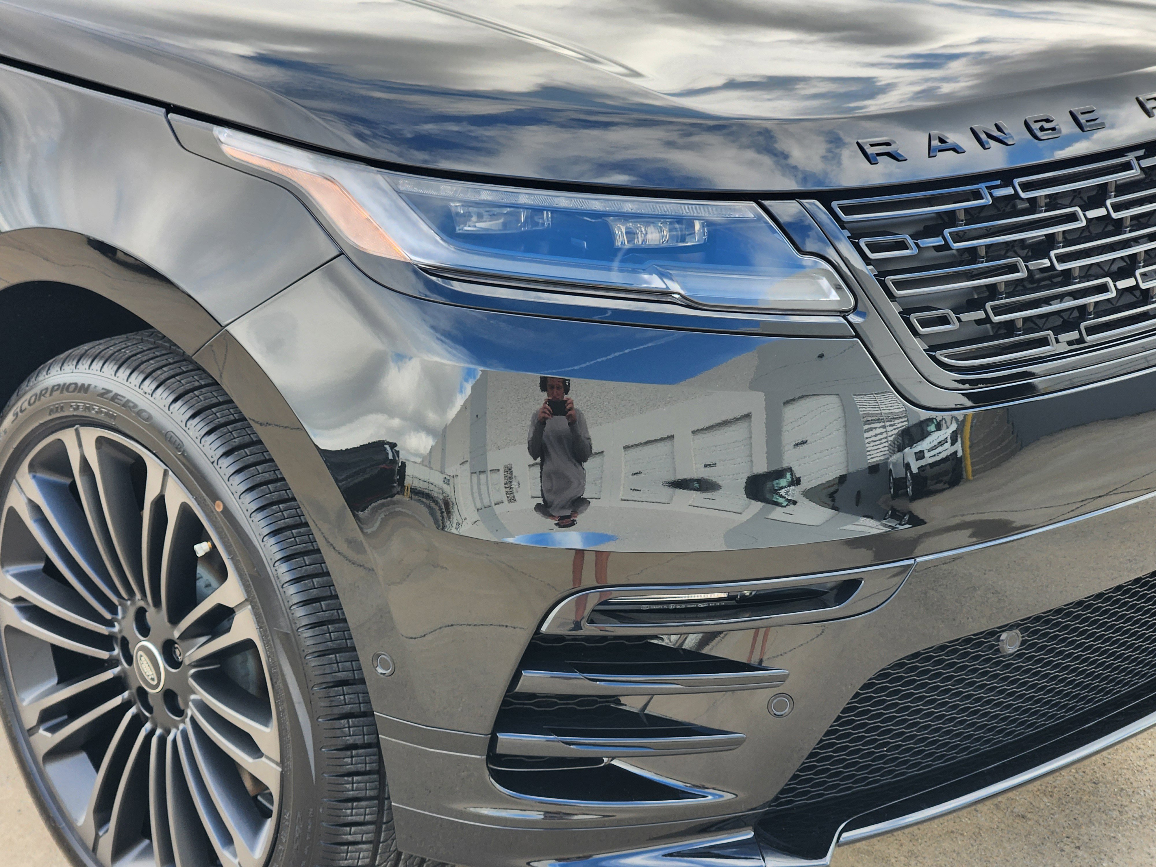 New 2026 Land Rover Range Rover Velar Dynamic SE image 8