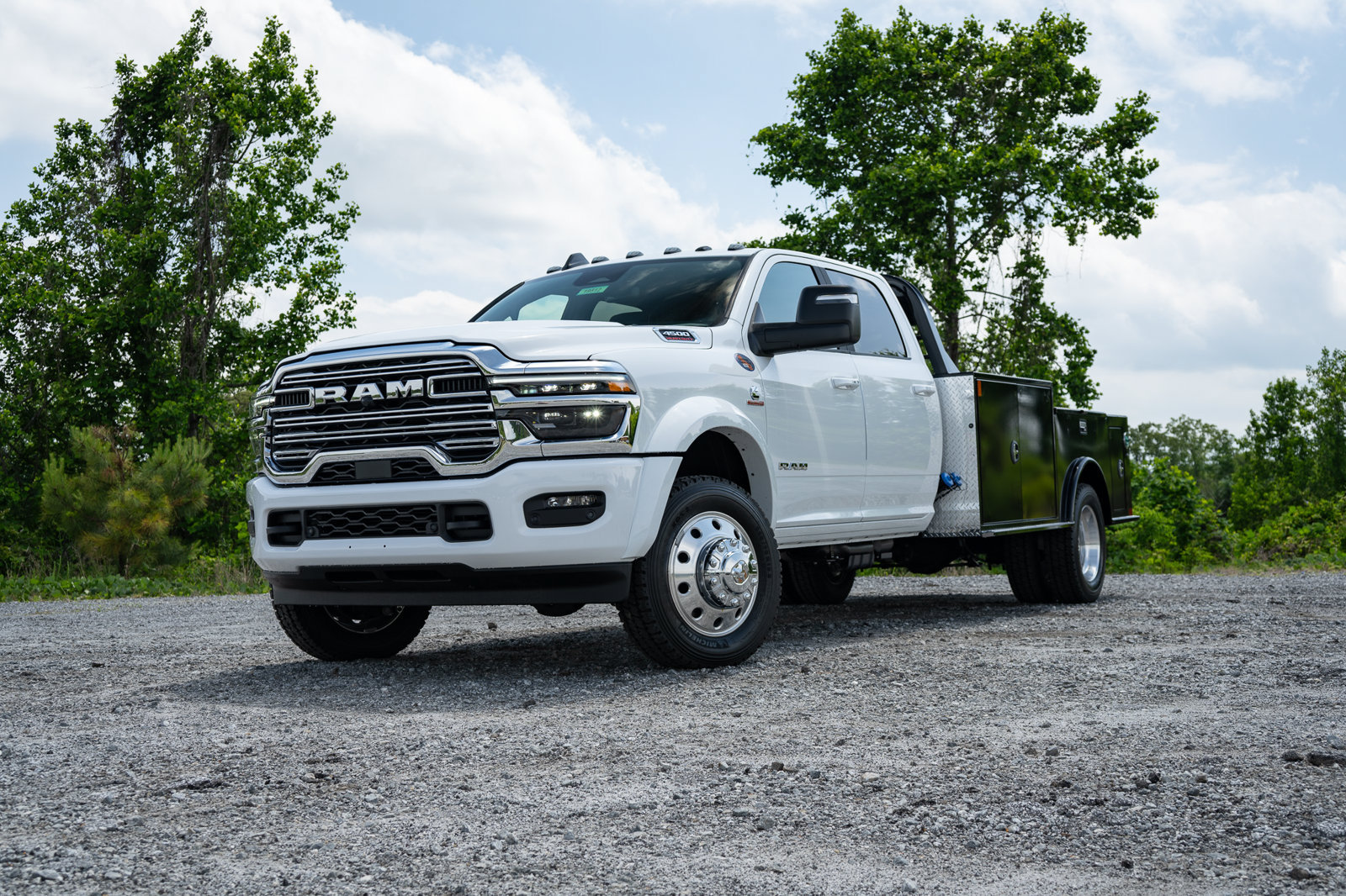 New 2026 RAM 4500 4x4 Crew Cab DRW w/ Laramie Trim Package image 2