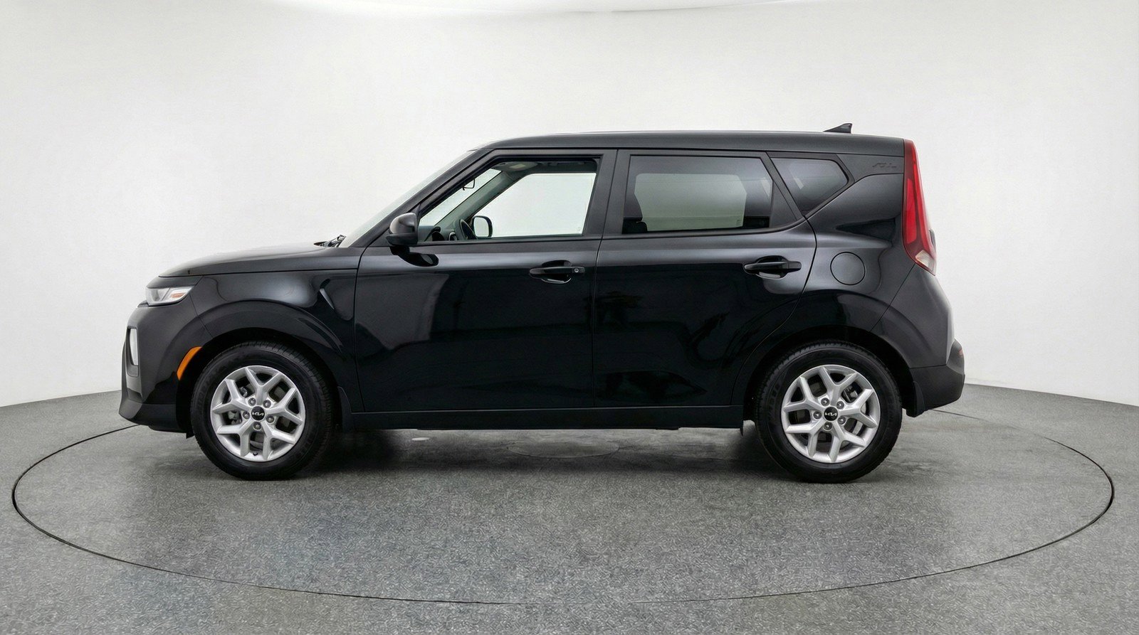 Used 2025 Kia Soul LX w/ LX Technology Package FWD image 5