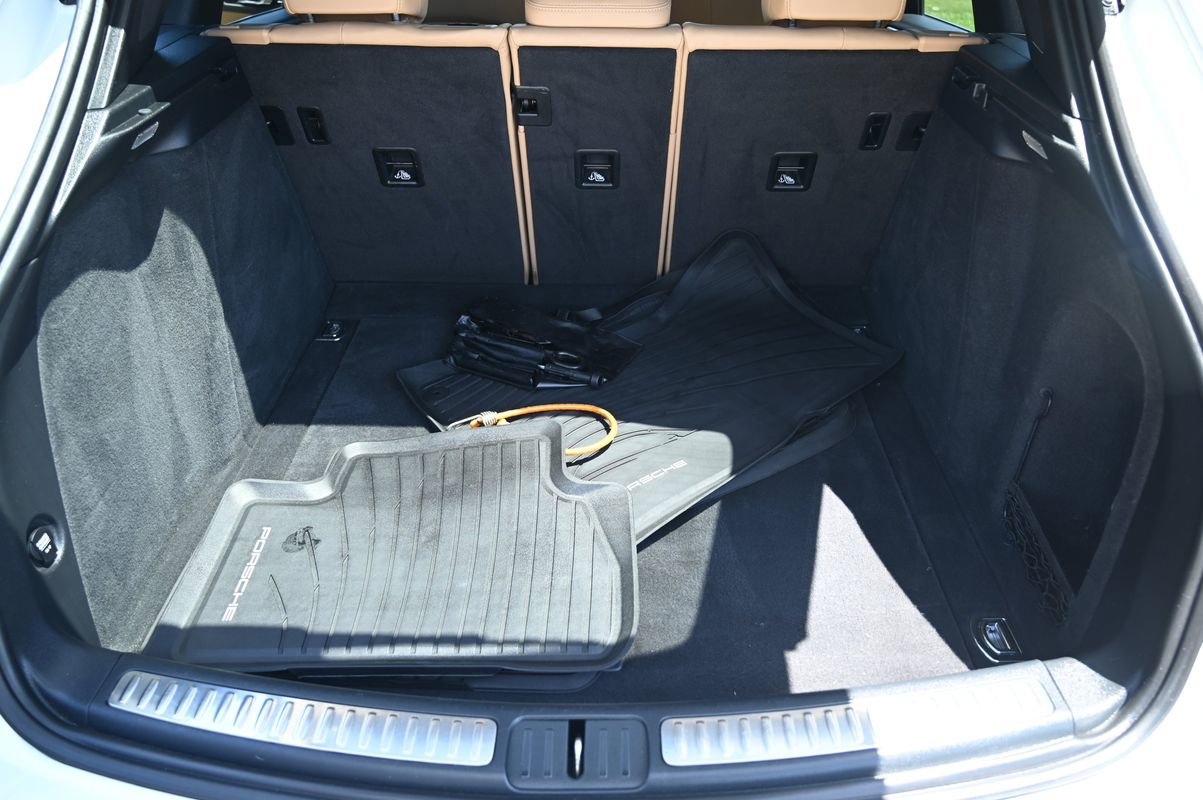 Used 2018 Porsche Macan S image 42