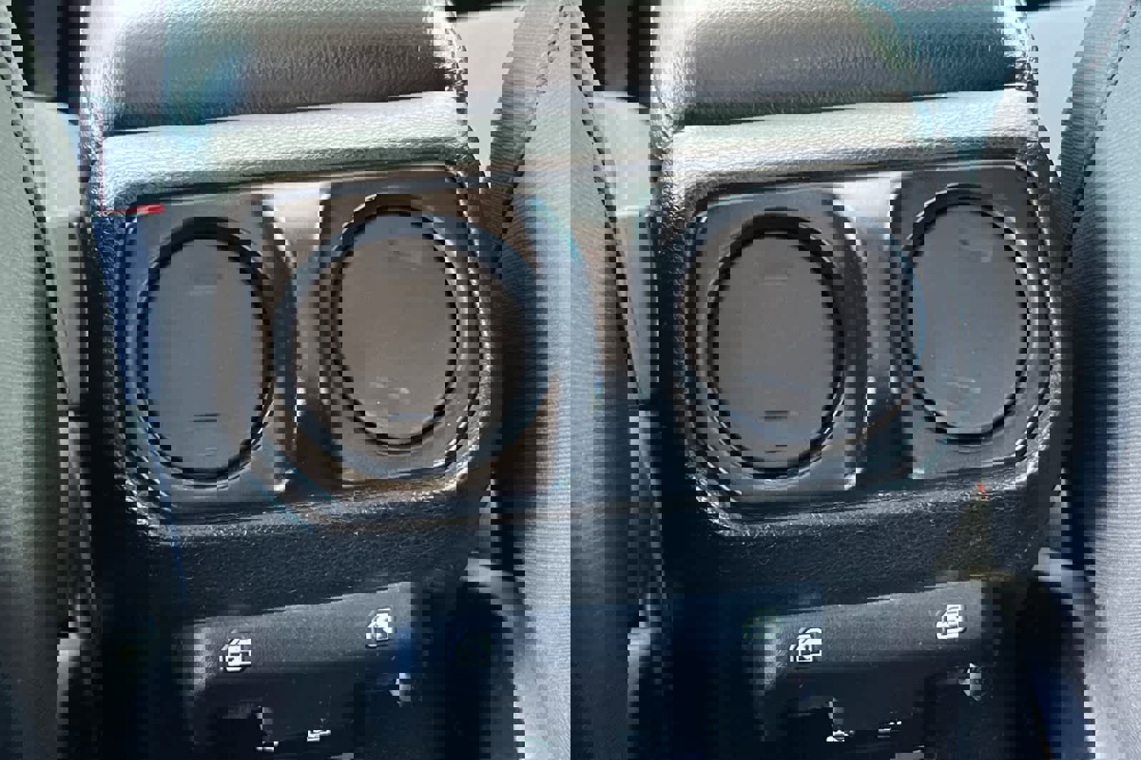 Used 2018 Jeep Wrangler Unlimited Rubicon AWD/4WD image 14