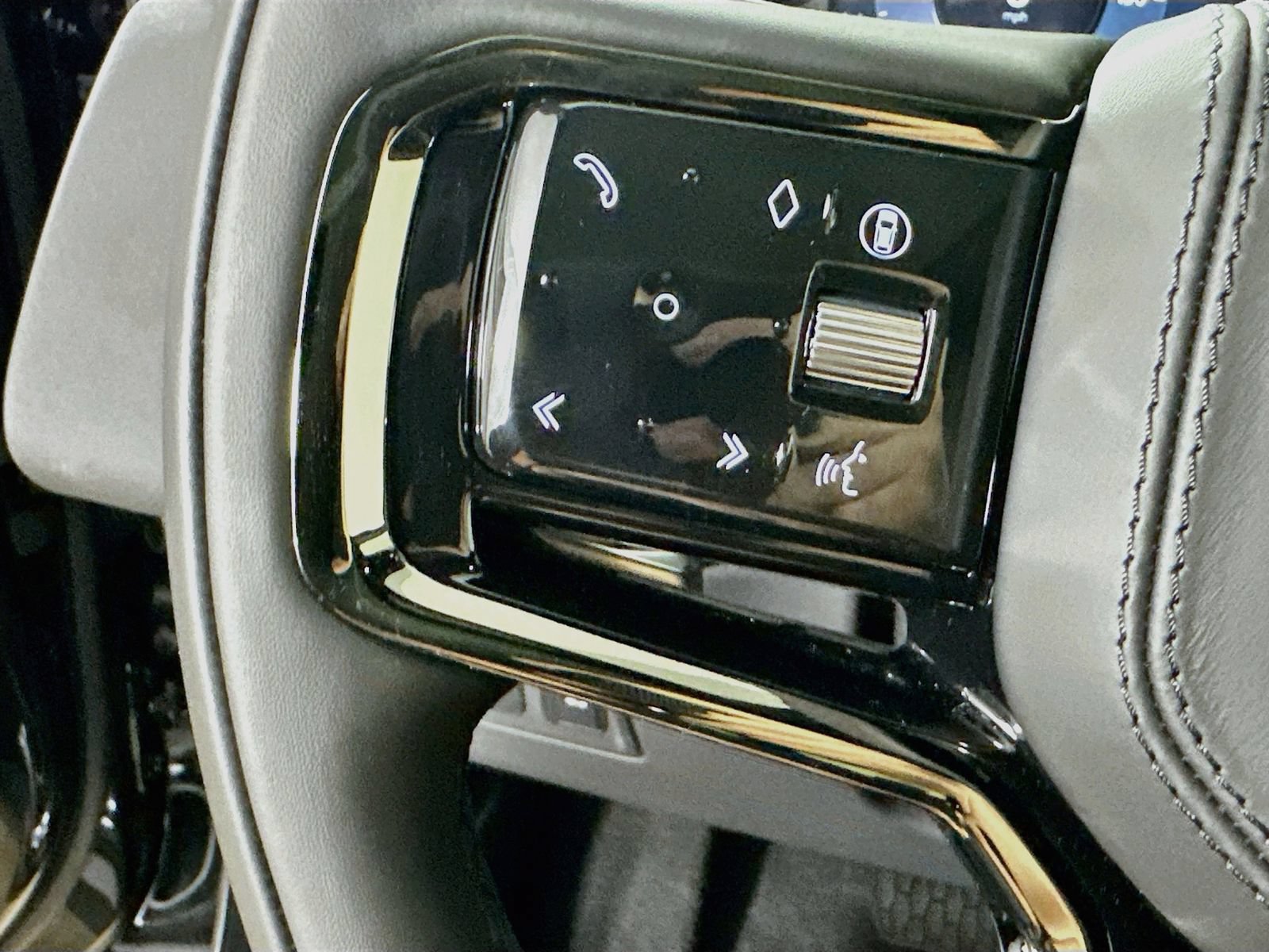 New 2026 Land Rover Range Rover Velar S AWD/4WD image 22