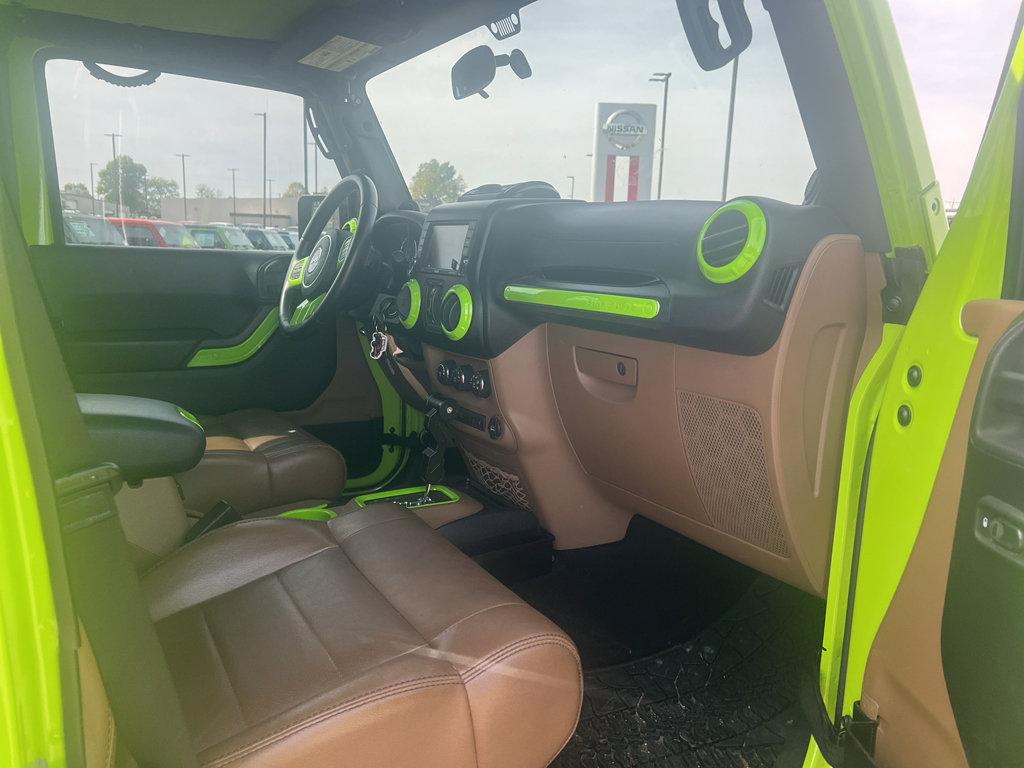 Used 2012 Jeep Wrangler Unlimited Rubicon w/ Dual Top Group AWD/4WD image 8