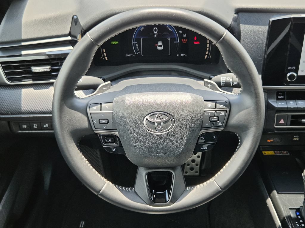 Used 2025 Toyota Camry SE FWD image 14