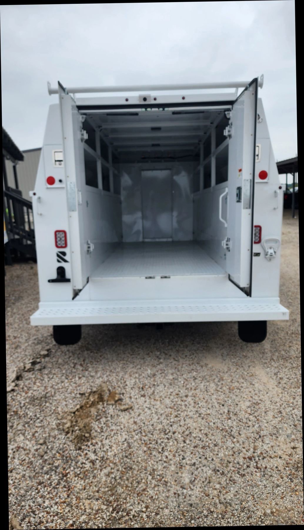 Used 2024 Ford E-350 and Econoline 350 Super Duty w/ Power Windows & Locks Group image 28