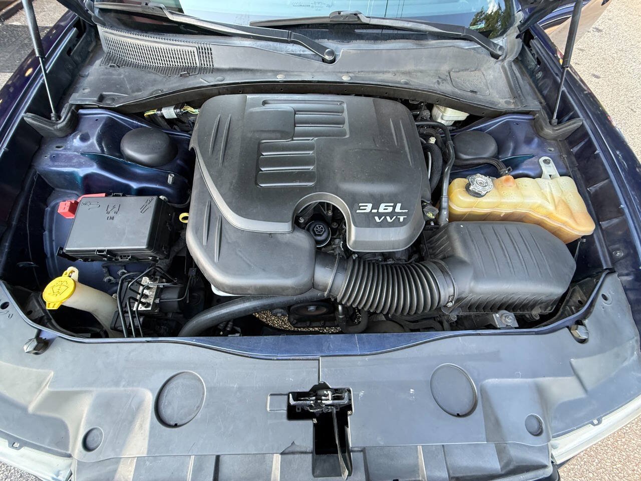 Used 2014 Dodge Charger SE RWD image 32