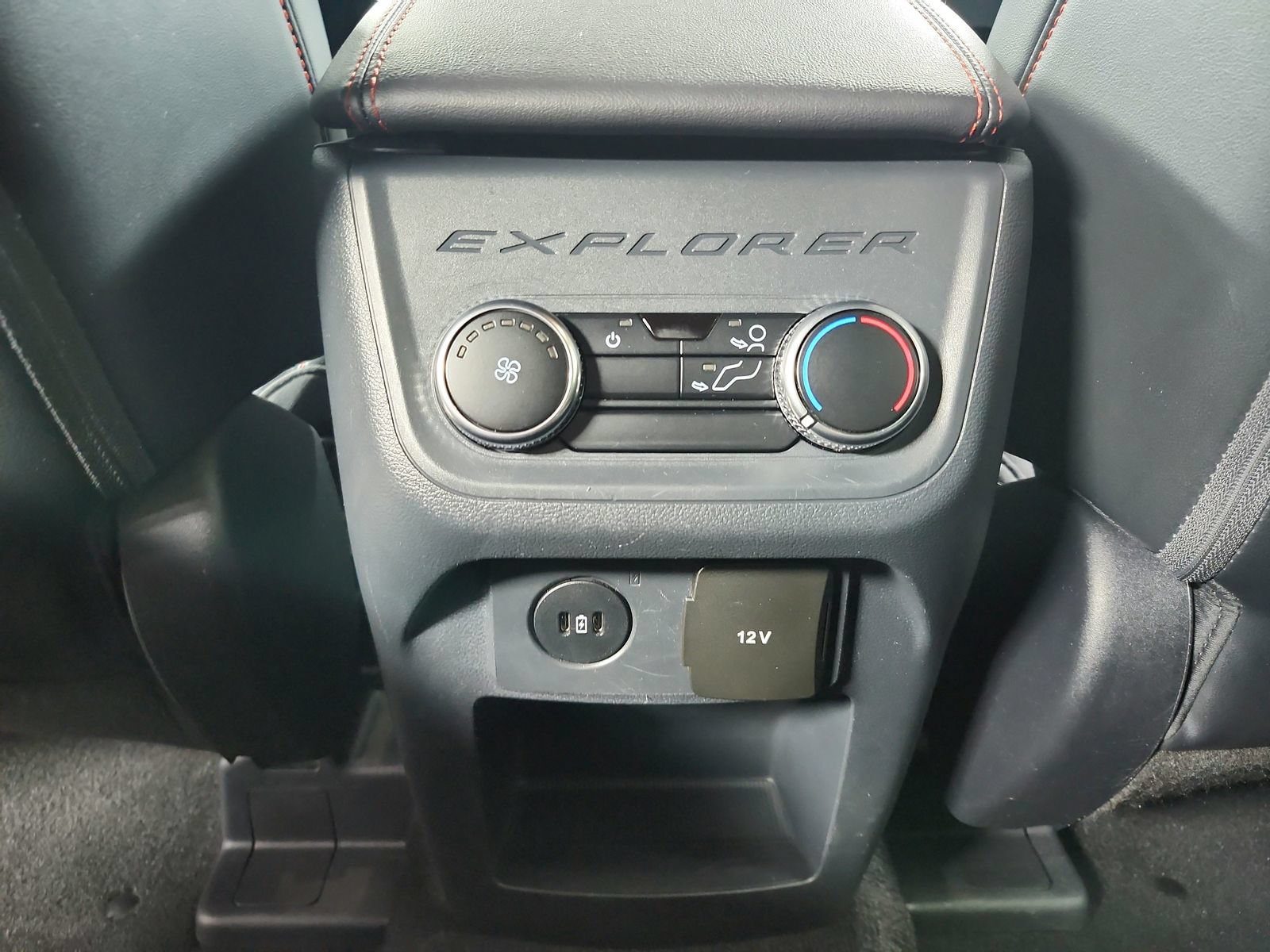 Used 2025 Ford Explorer ST-Line w/ ST-Line Street Pack AWD/4WD image 35