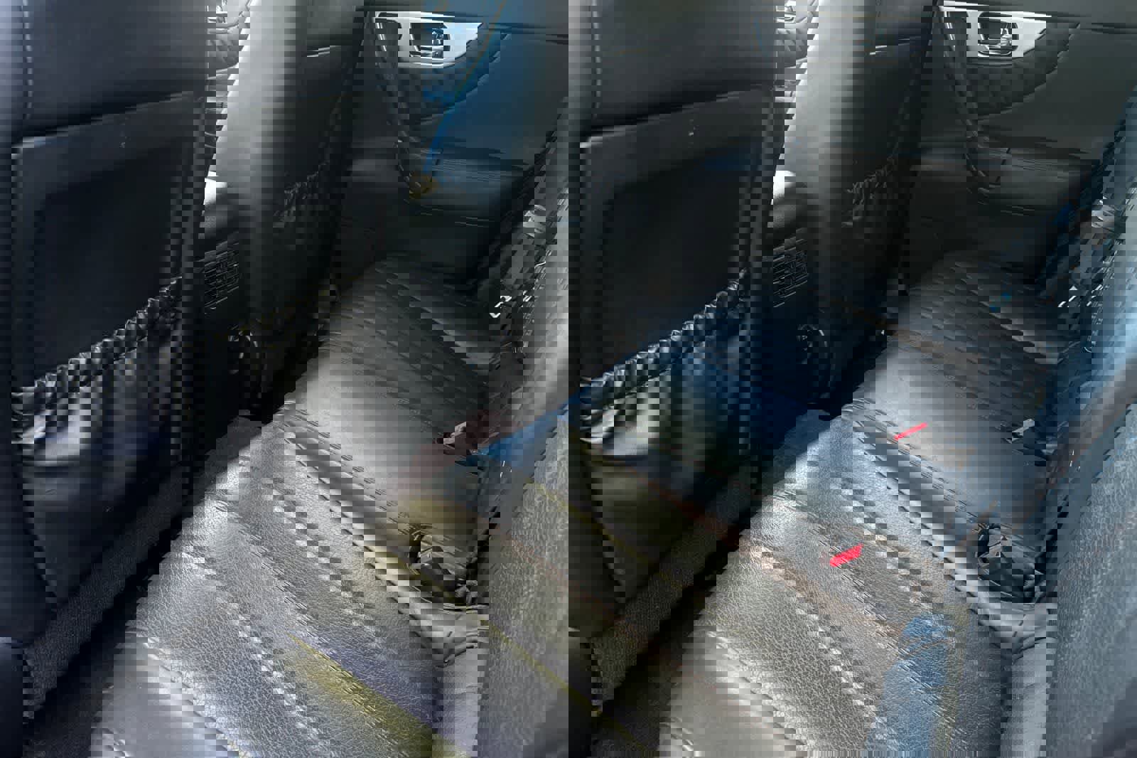 Used 2017 INFINITI QX70 AWD w/ Premium Package image 4