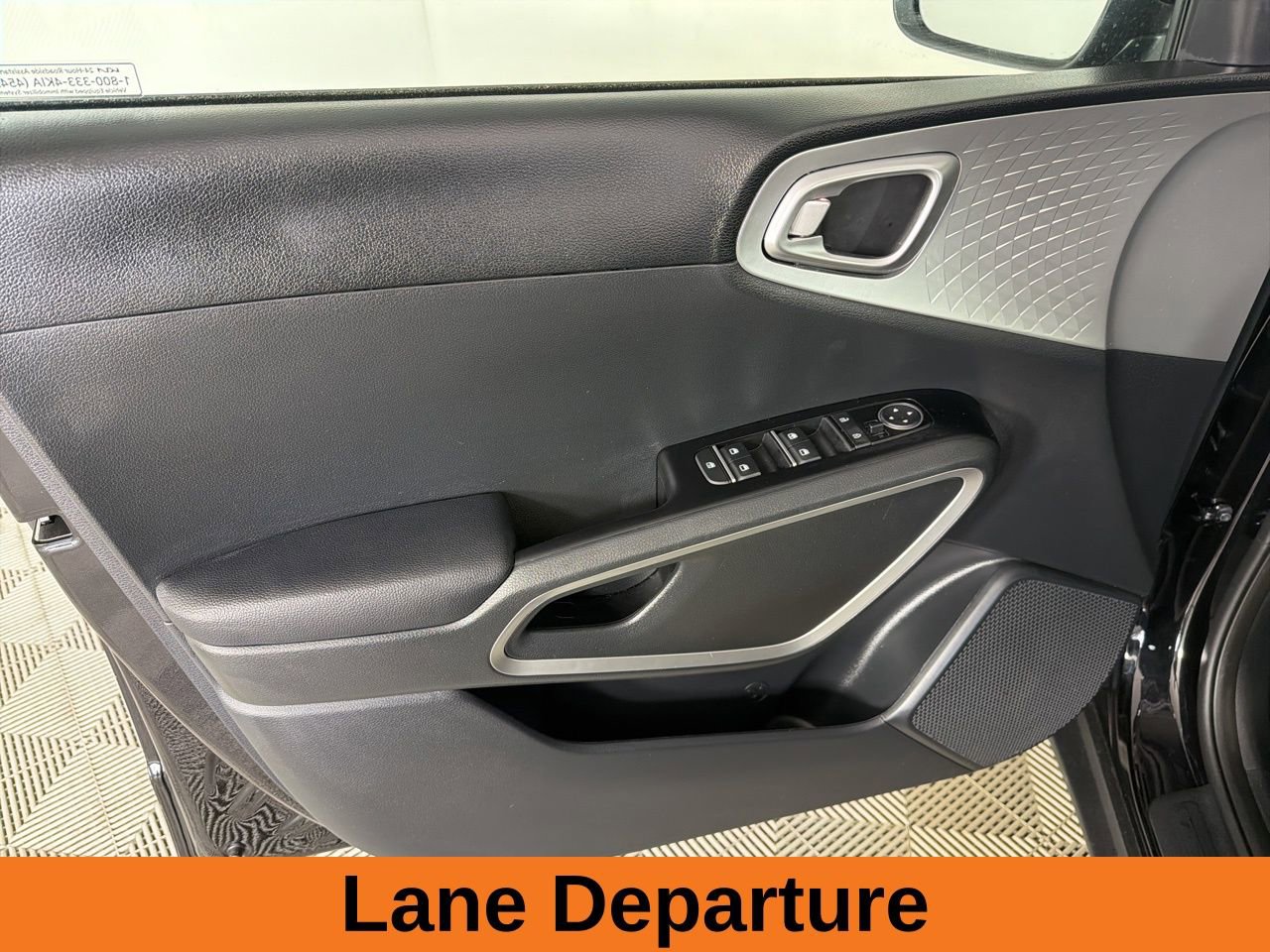 Used 2025 Kia Soul LX image 8