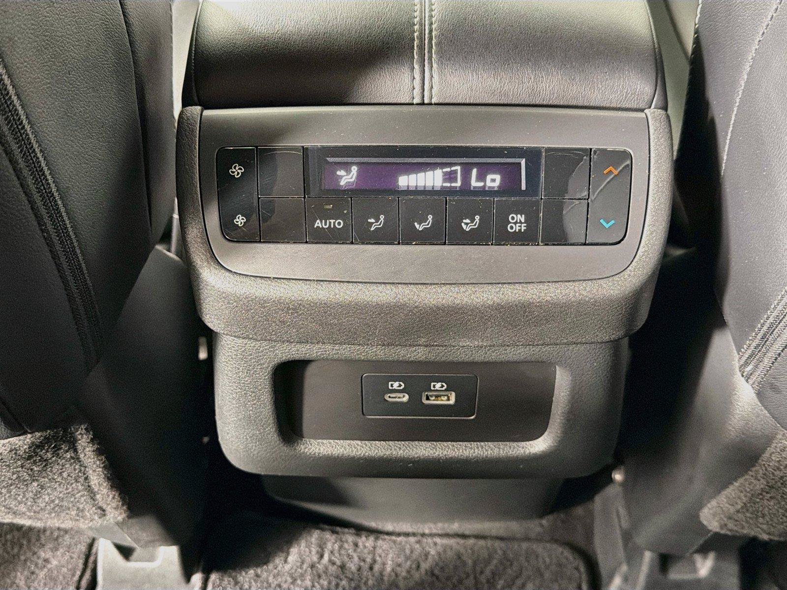 Used 2023 Nissan Pathfinder SL AWD/4WD image 29