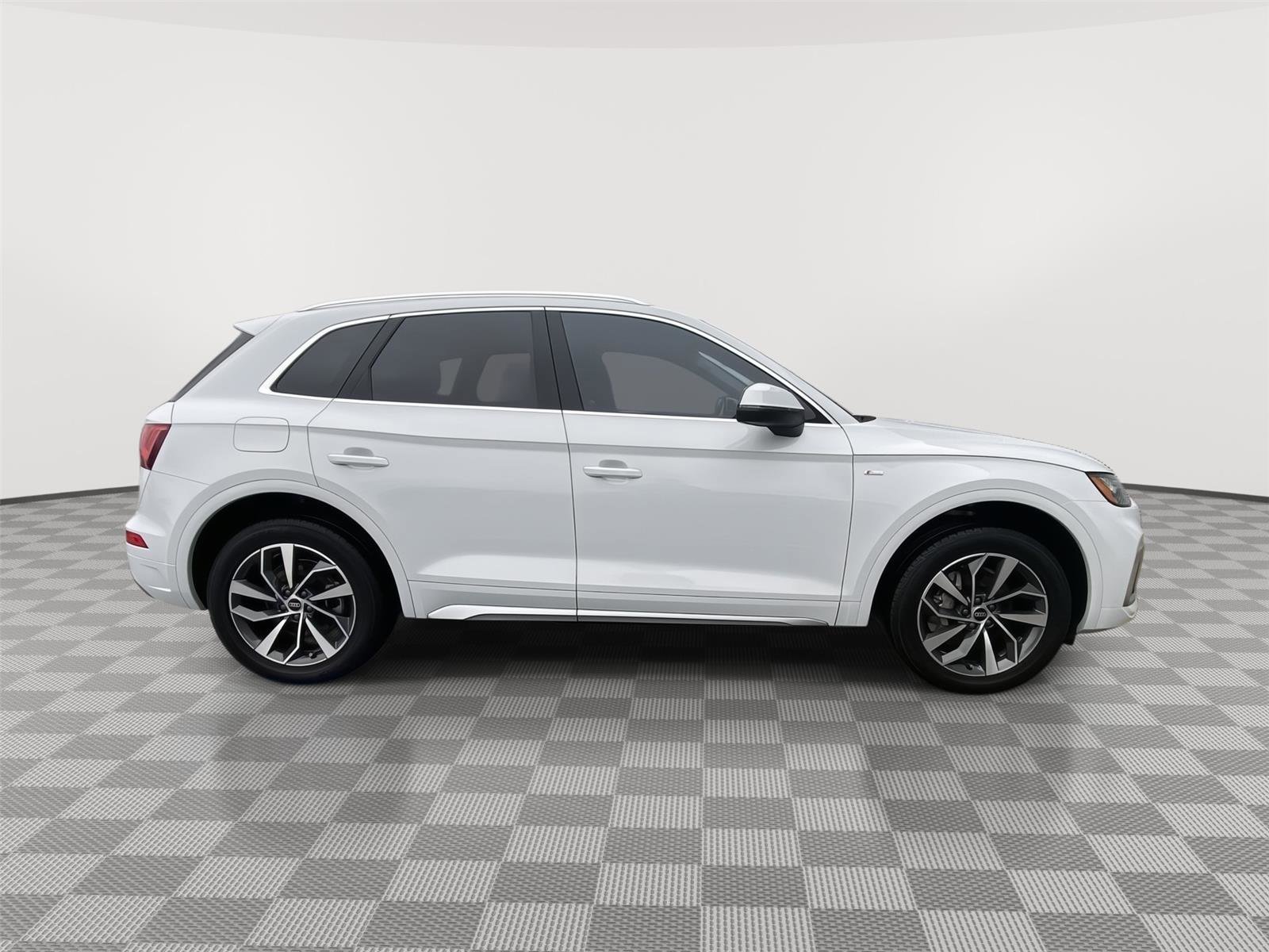 Used 2023 Audi Q5 2.0T Premium Plus w/ Premium Plus Package image 5