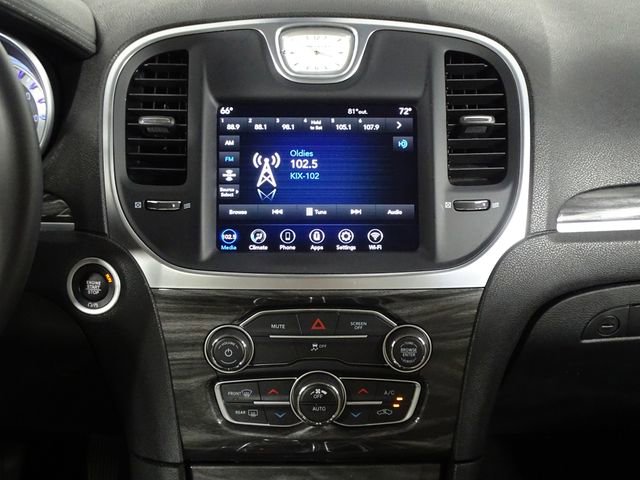 Used 2022 Chrysler 300 Touring w/ Sport Appearance Package image 27