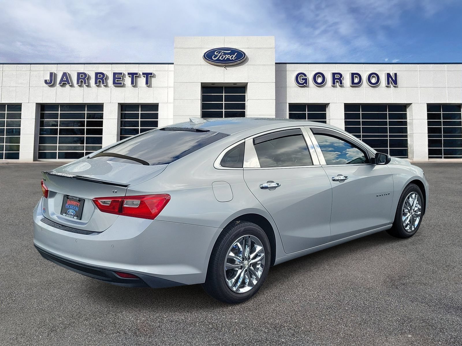 Used 2017 Chevrolet Malibu LT w/ Driver Confidence Package FWD image 4