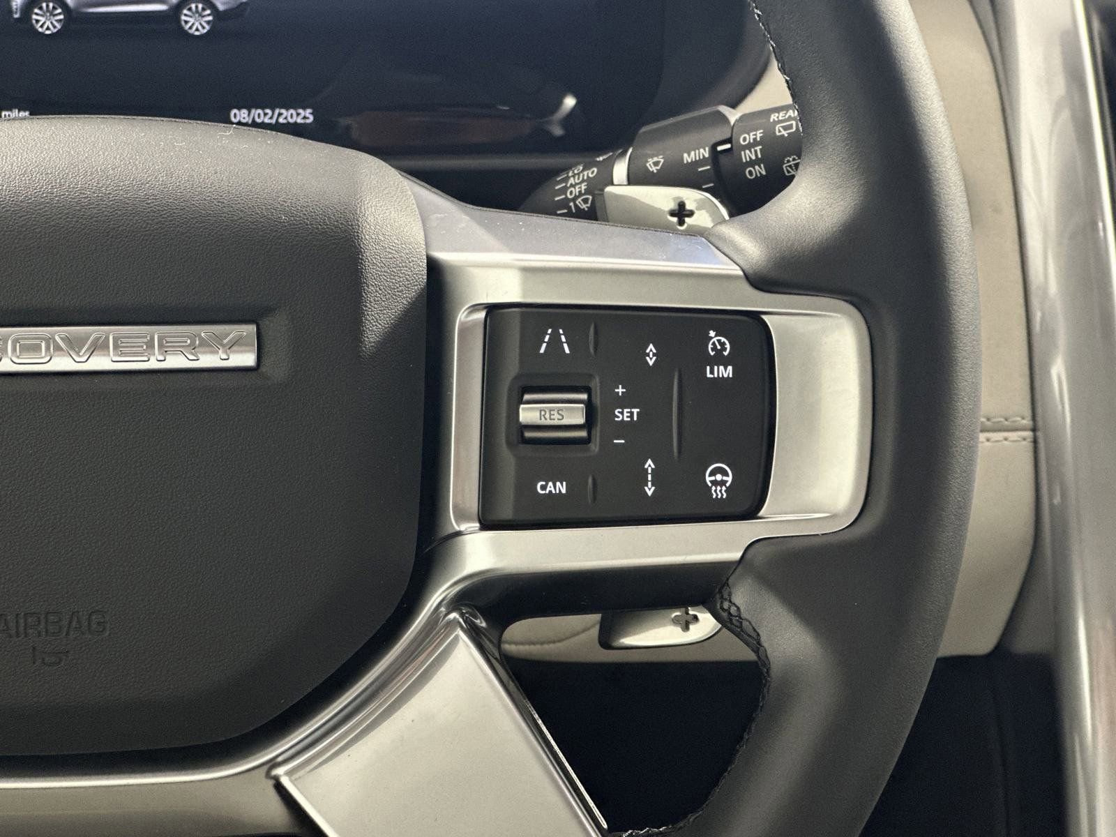 Used 2025 Land Rover Discovery S AWD/4WD image 16