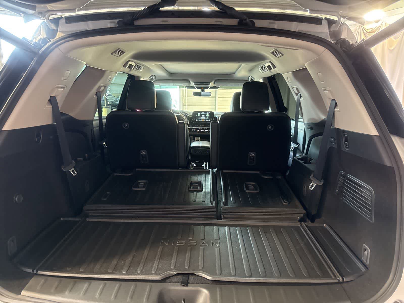 Used 2023 Nissan Pathfinder Platinum FWD image 16