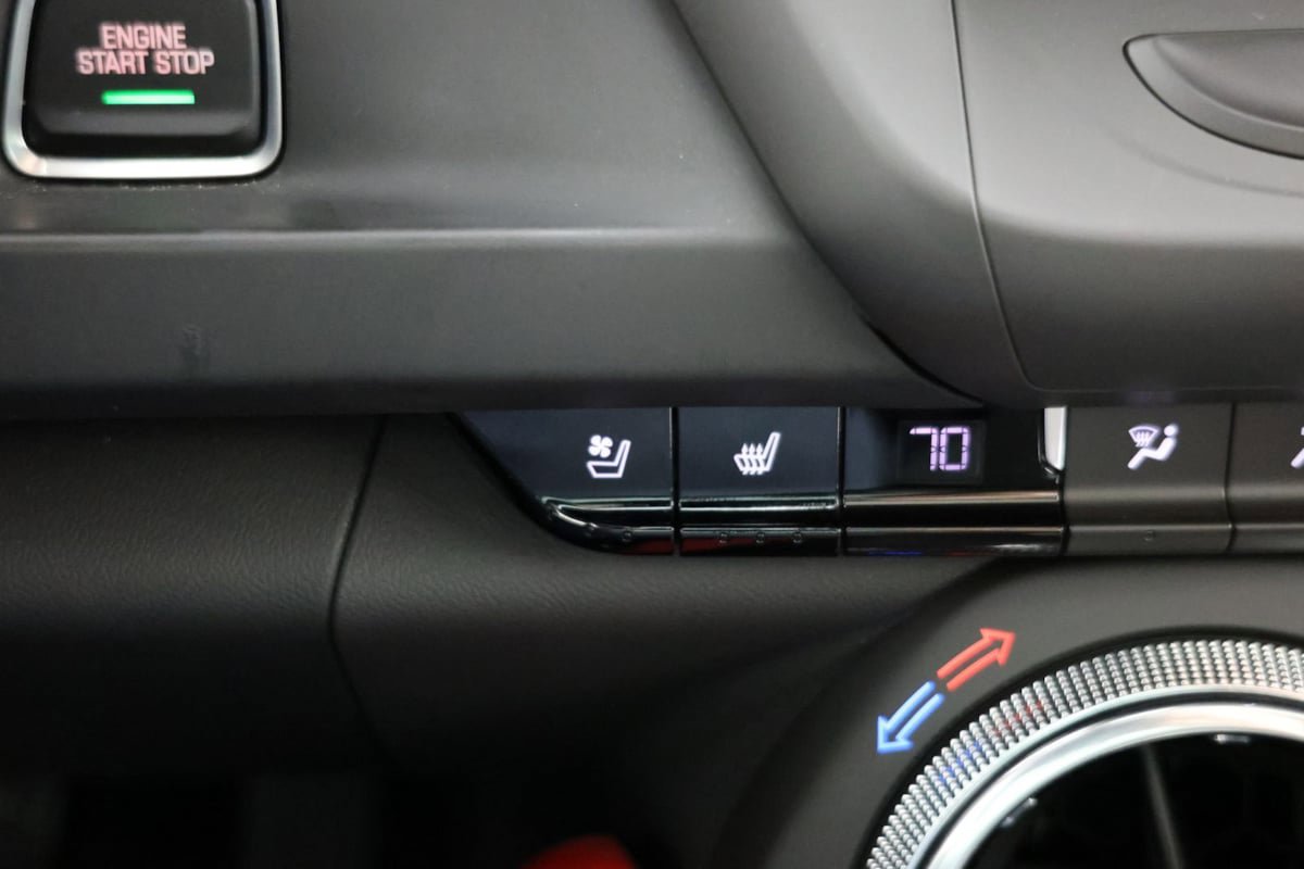 Used 2018 Chevrolet Camaro SS RWD image 9