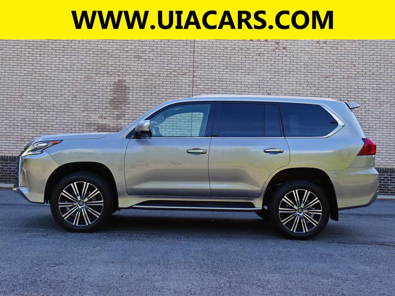 Used 2019 Lexus LX 570 4WD w/ Luxury Package image 6