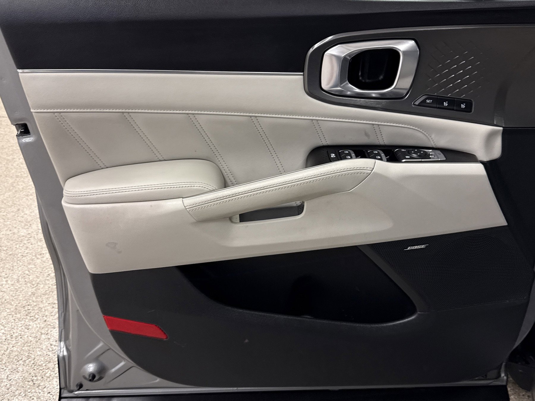 Used 2023 Kia Sorento SX Prestige image 3