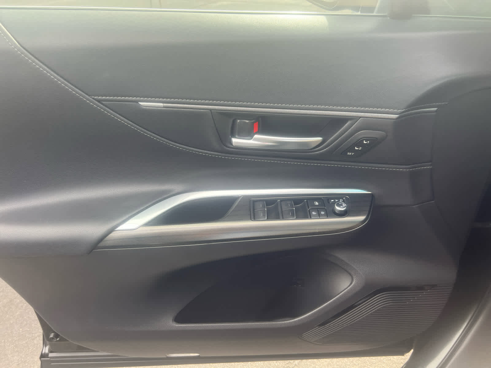 Certified 2024 Toyota Venza XLE AWD/4WD image 14