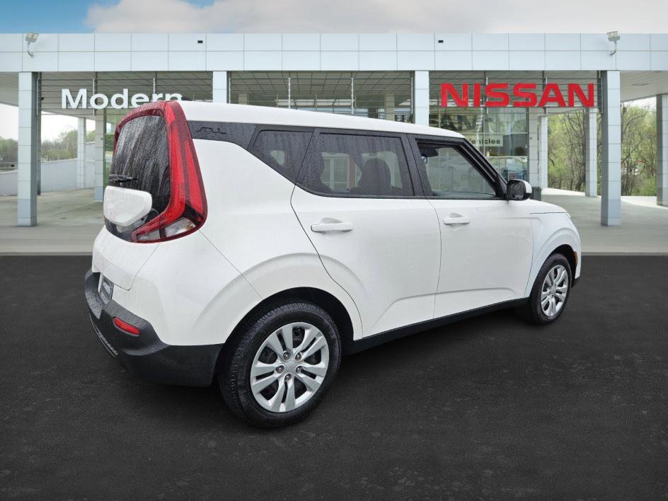Used 2022 Kia Soul LX image 4