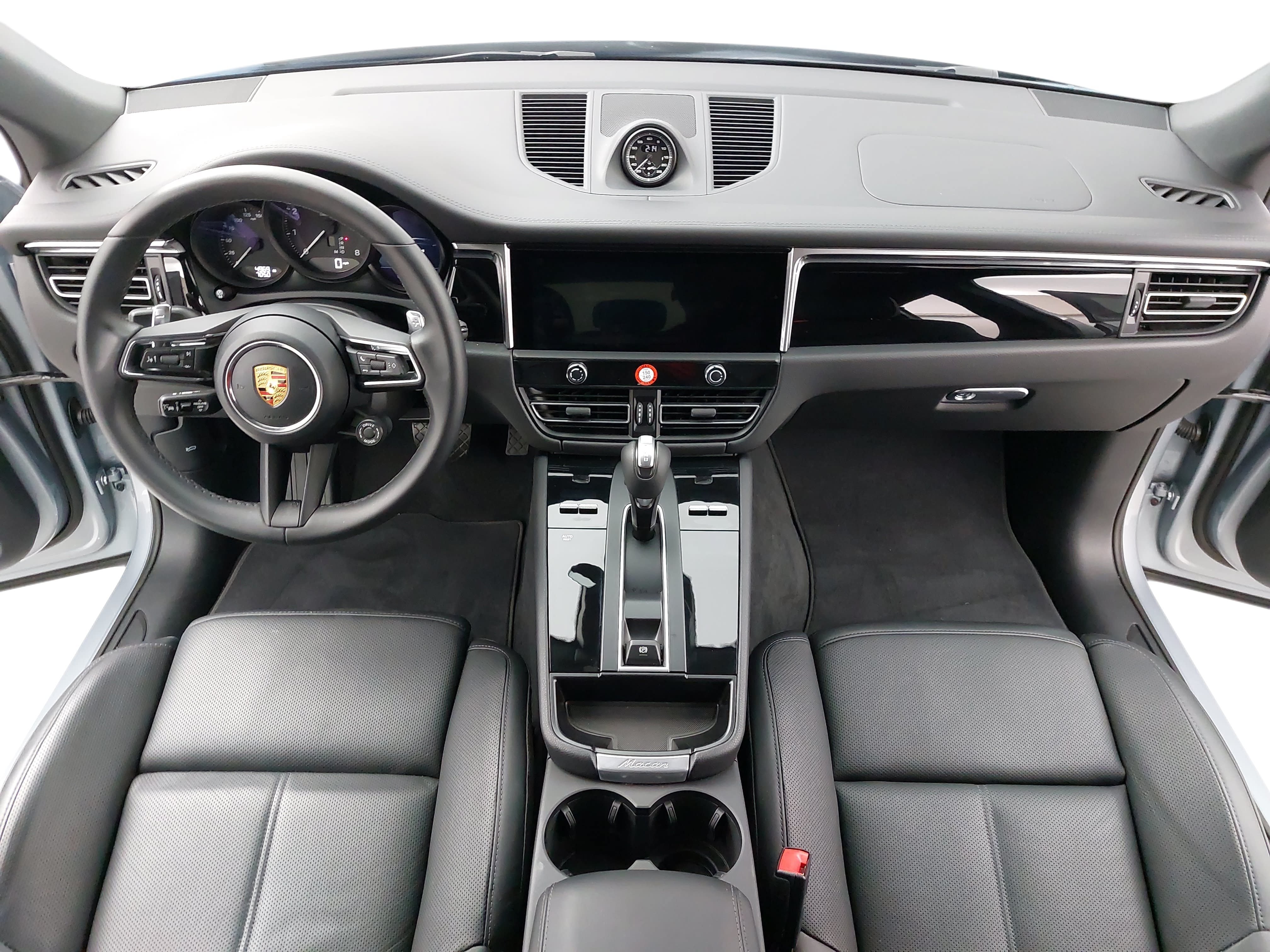 Certified 2026 Porsche Macan AWD/4WD image 11