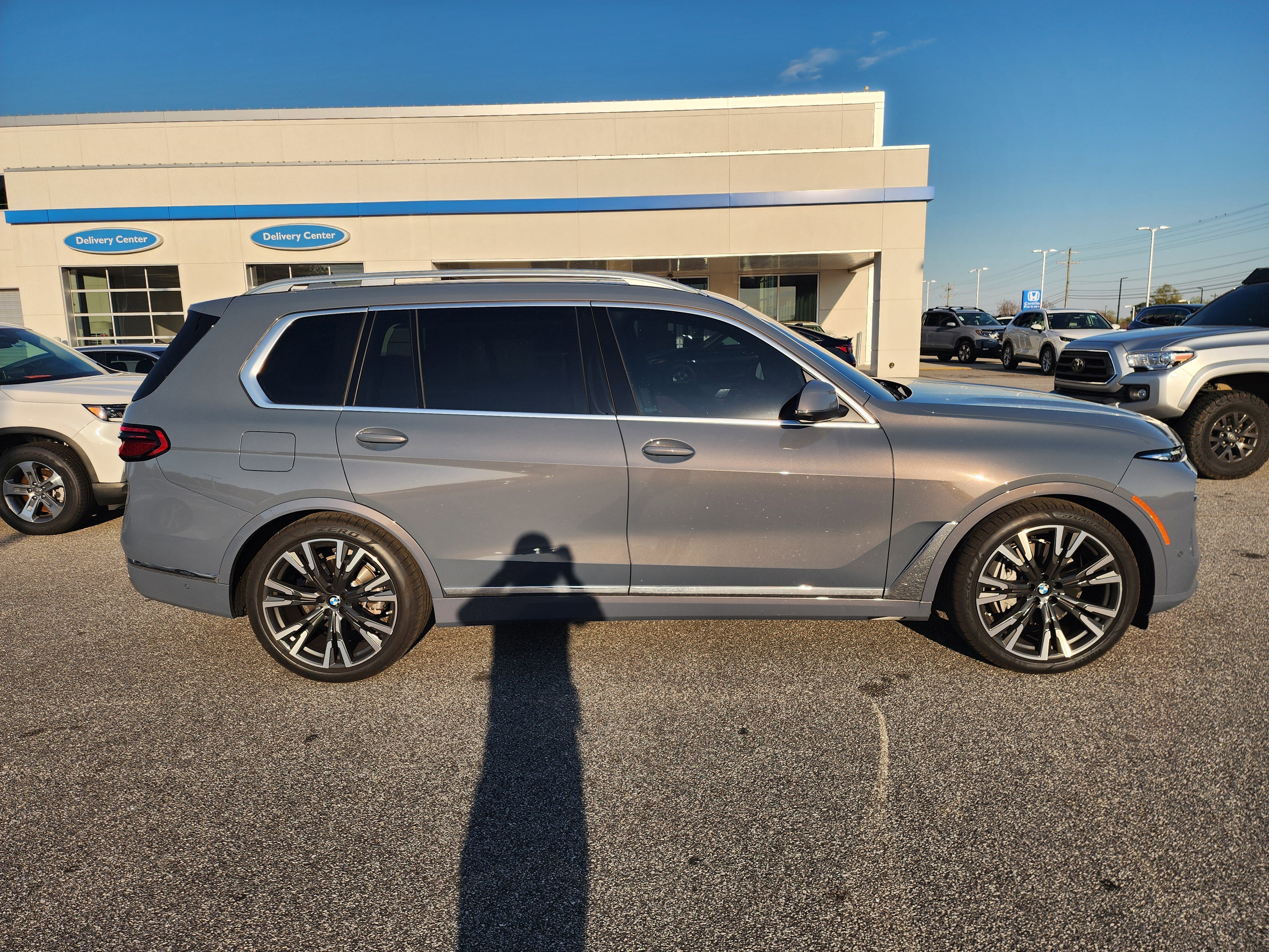 Used 2026 BMW X7 xDrive40i w/ Executive Package image 3