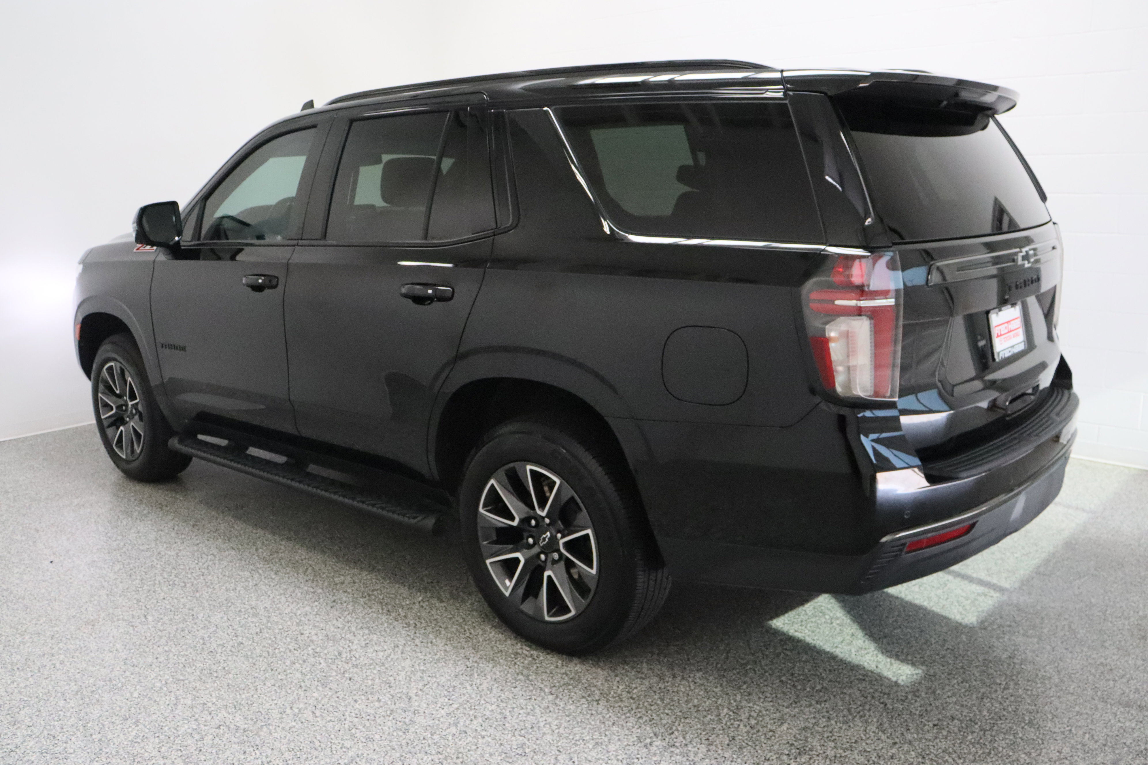 Used 2022 Chevrolet Tahoe Z71 w/ Luxury Package AWD/4WD image 9
