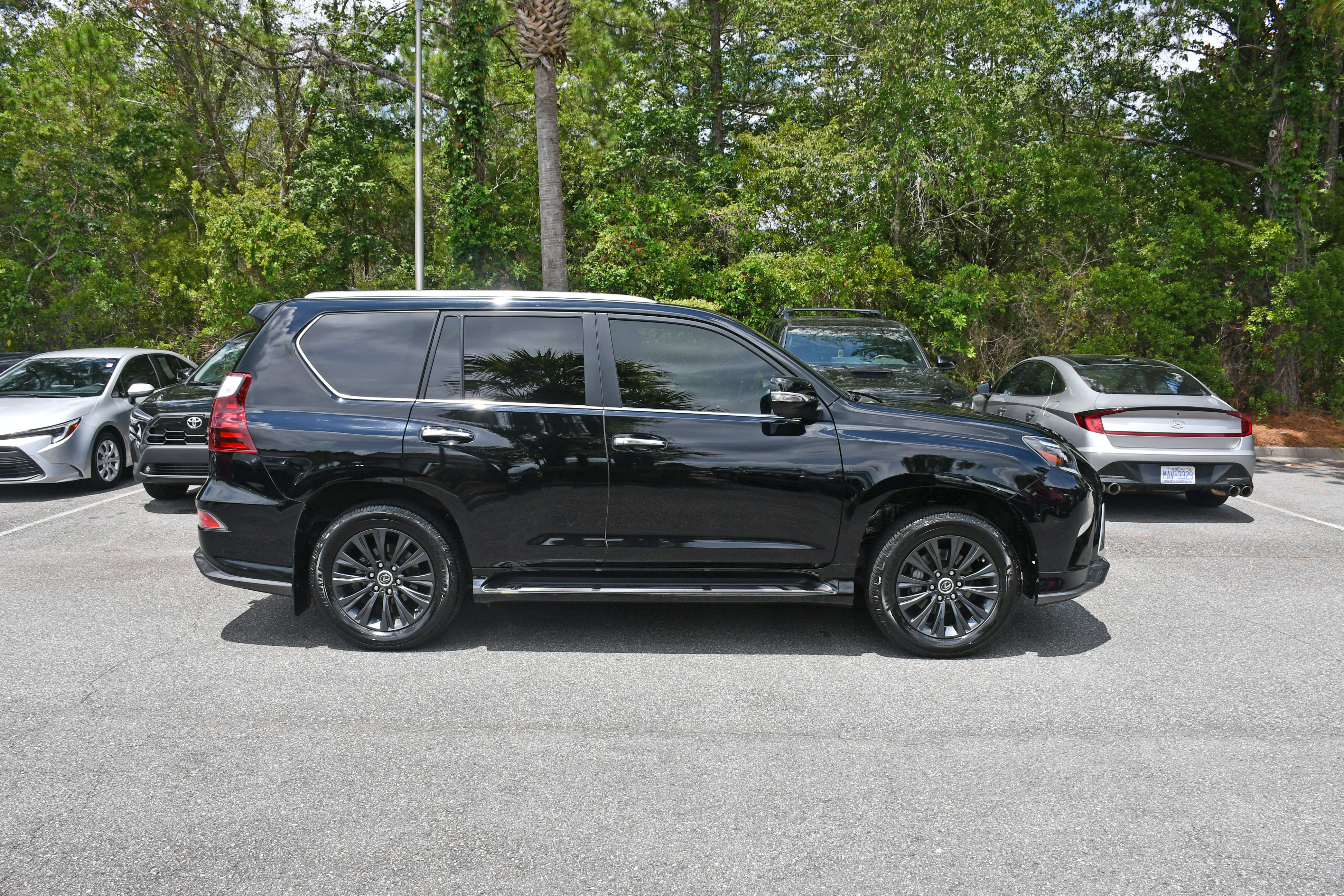 Used 2020 Lexus GX 460 Luxury w/ Luxury Sport Package AWD/4WD image 5