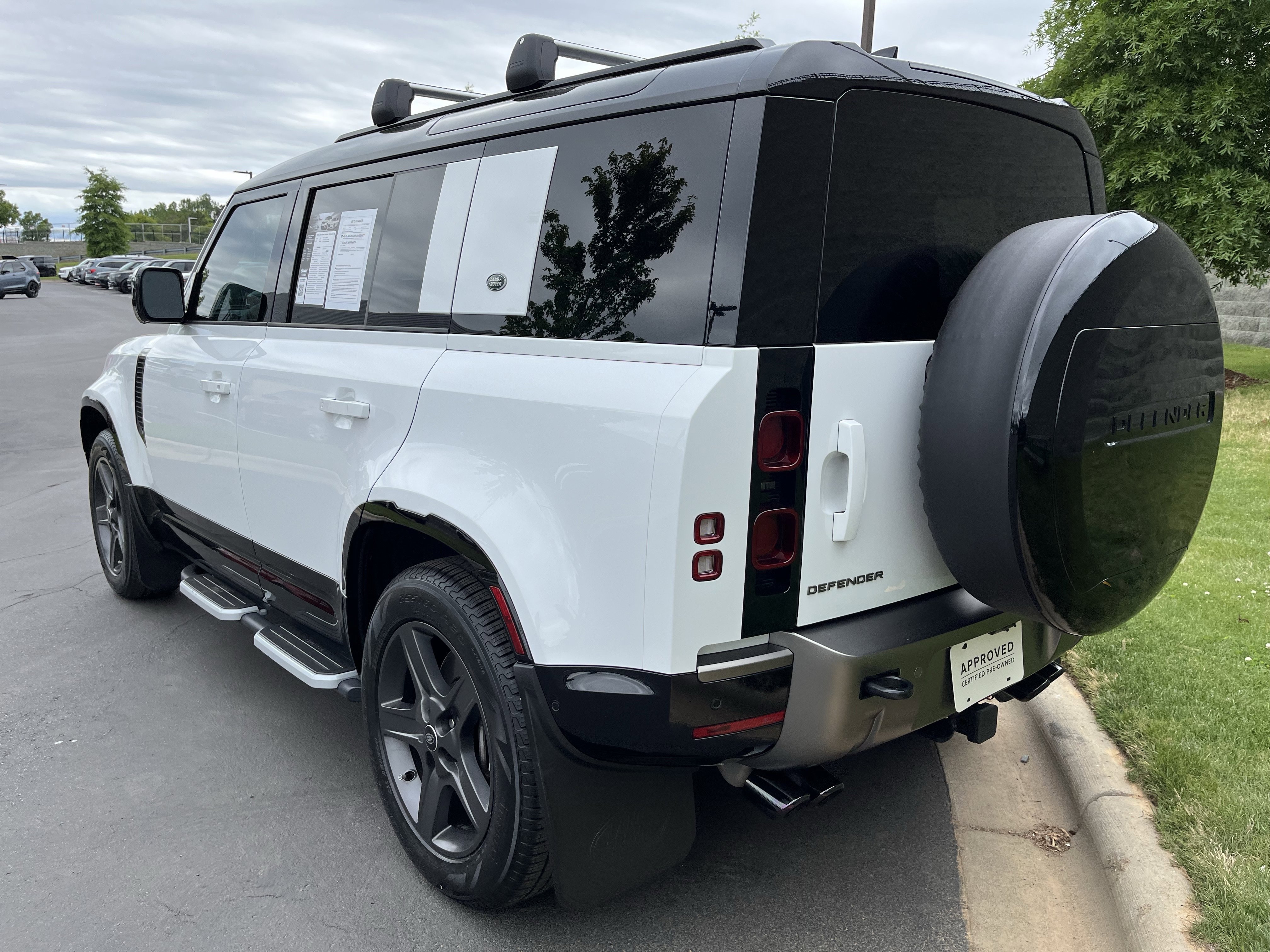 Certified 2024 Land Rover Defender 110 X-Dynamic SE AWD/4WD image 5