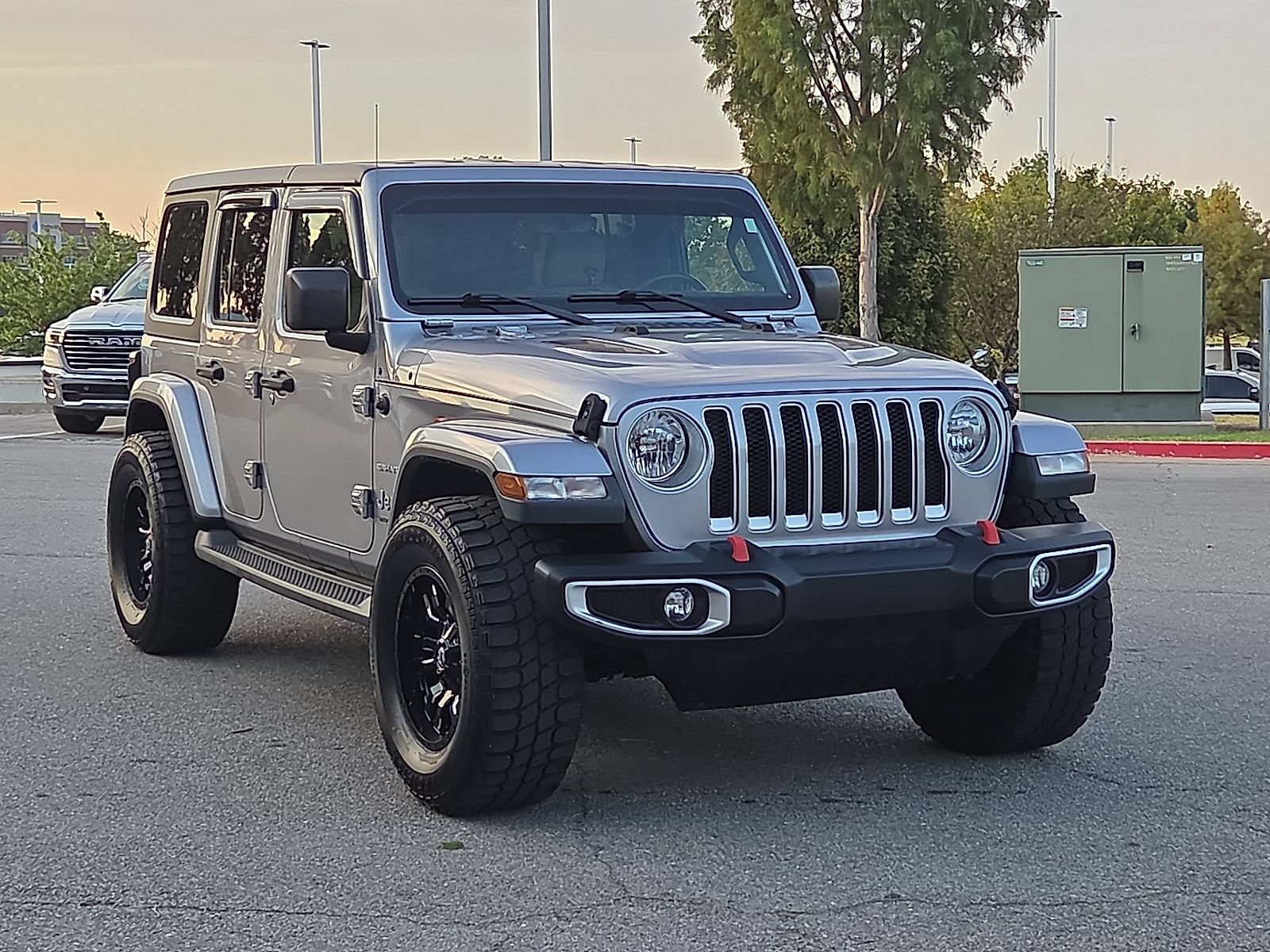 Used 2018 Jeep Wrangler Unlimited Sahara AWD/4WD image 1