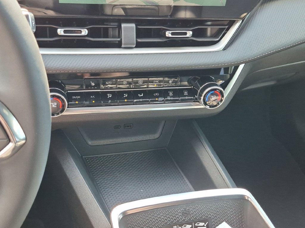 New 2027 Chevrolet Equinox LT w/ Convenience Package II FWD image 27