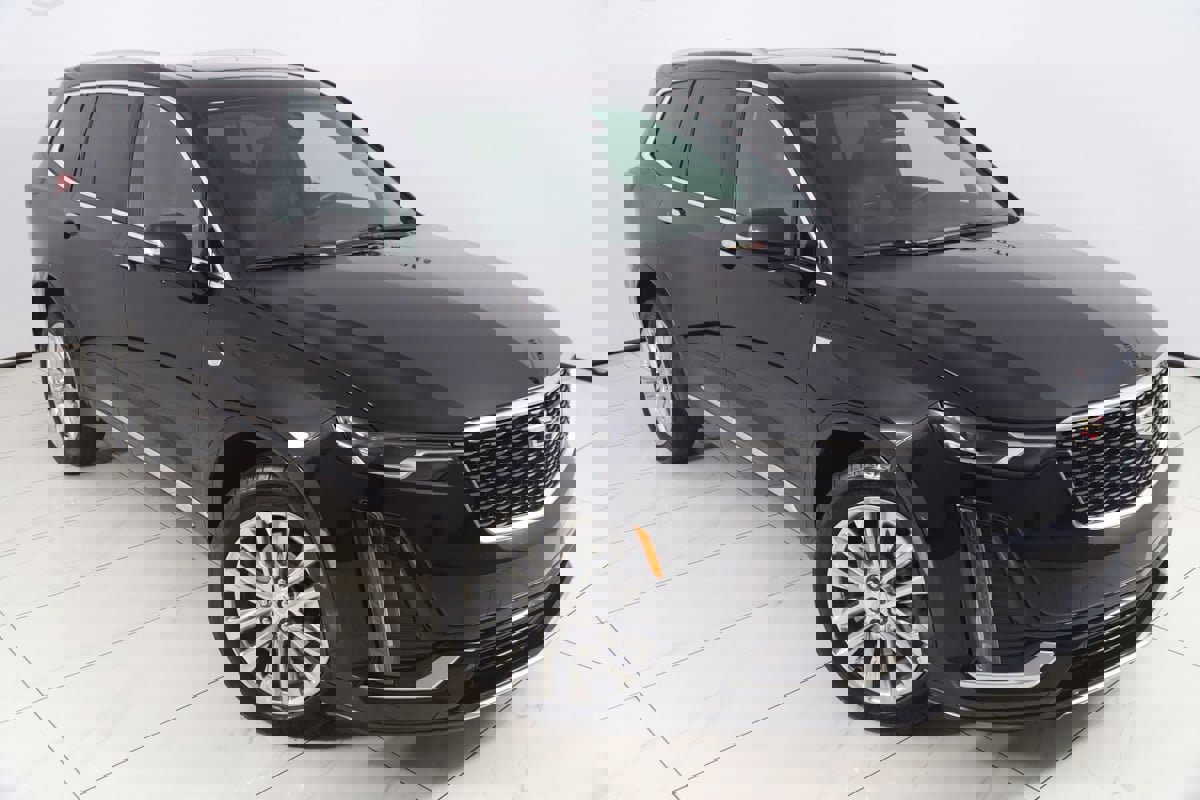 Used 2024 Cadillac XT6 Premium Luxury w/ LPO, Floor Liner Package AWD/4WD image 19