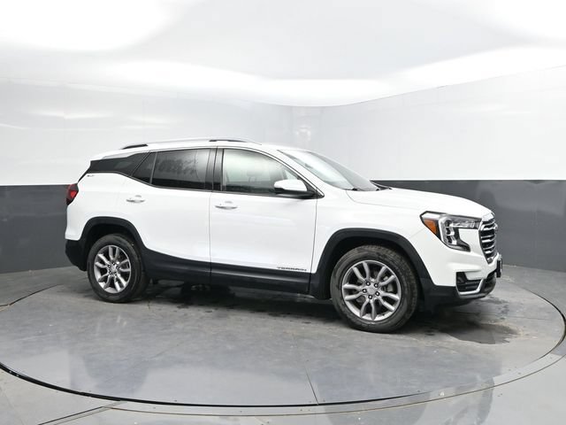 Used 2024 GMC Terrain SLT AWD/4WD image 3