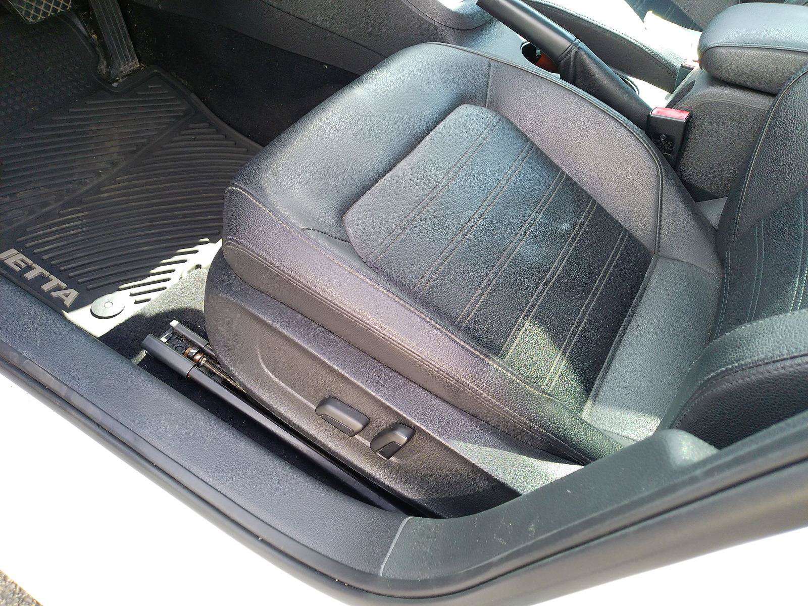 Used 2013 Volkswagen Jetta SEL FWD image 22