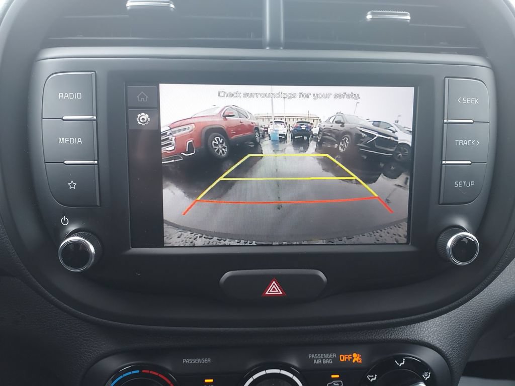 Used 2025 Kia Soul LX w/ LX Technology Package FWD image 23