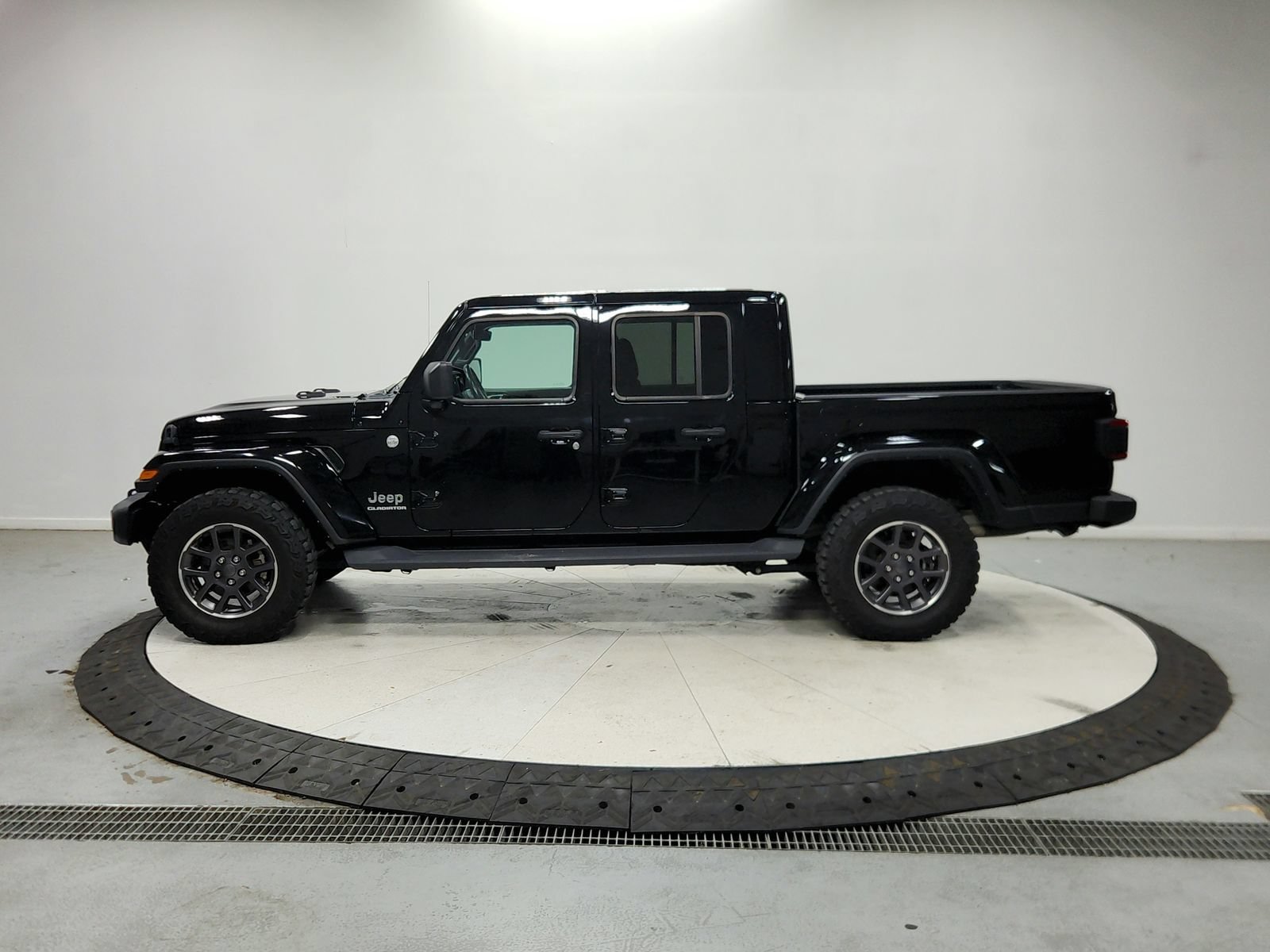 Used 2022 Jeep Gladiator Overland w/ Popular Equipment Package AWD/4WD image 5