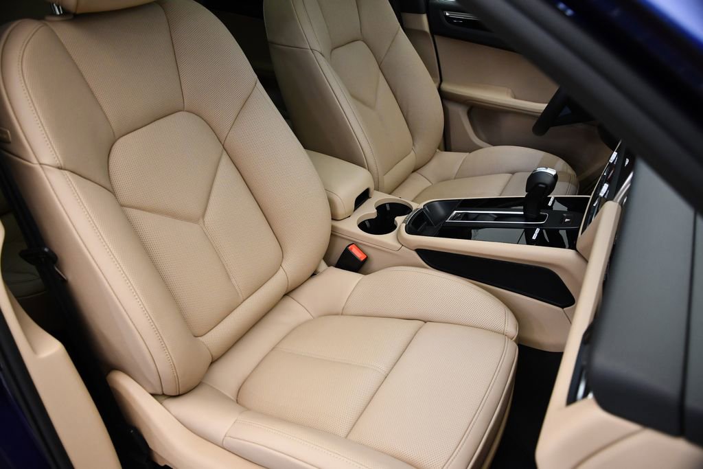 Used 2025 Porsche Macan image 47