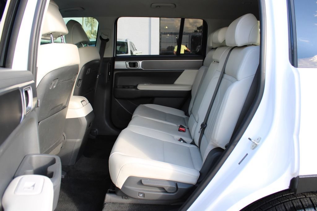 Used 2024 Hyundai Santa Fe SEL FWD image 11