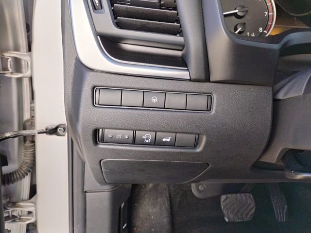 Used 2024 Nissan Rogue SV w/ SV Premium Package image 15