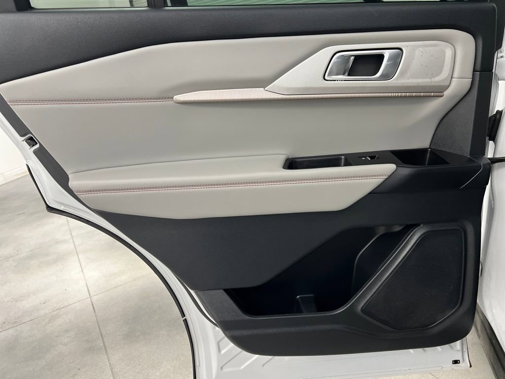 Used 2025 Ford Explorer Active w/ Active Comfort Package image 16