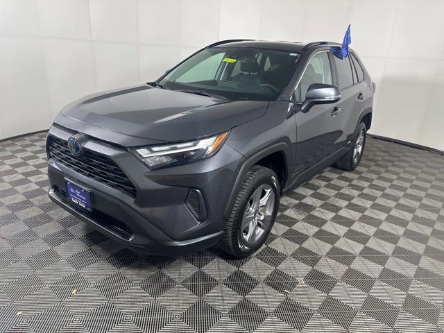 Used 2024 Toyota RAV4 LE AWD/4WD image 4