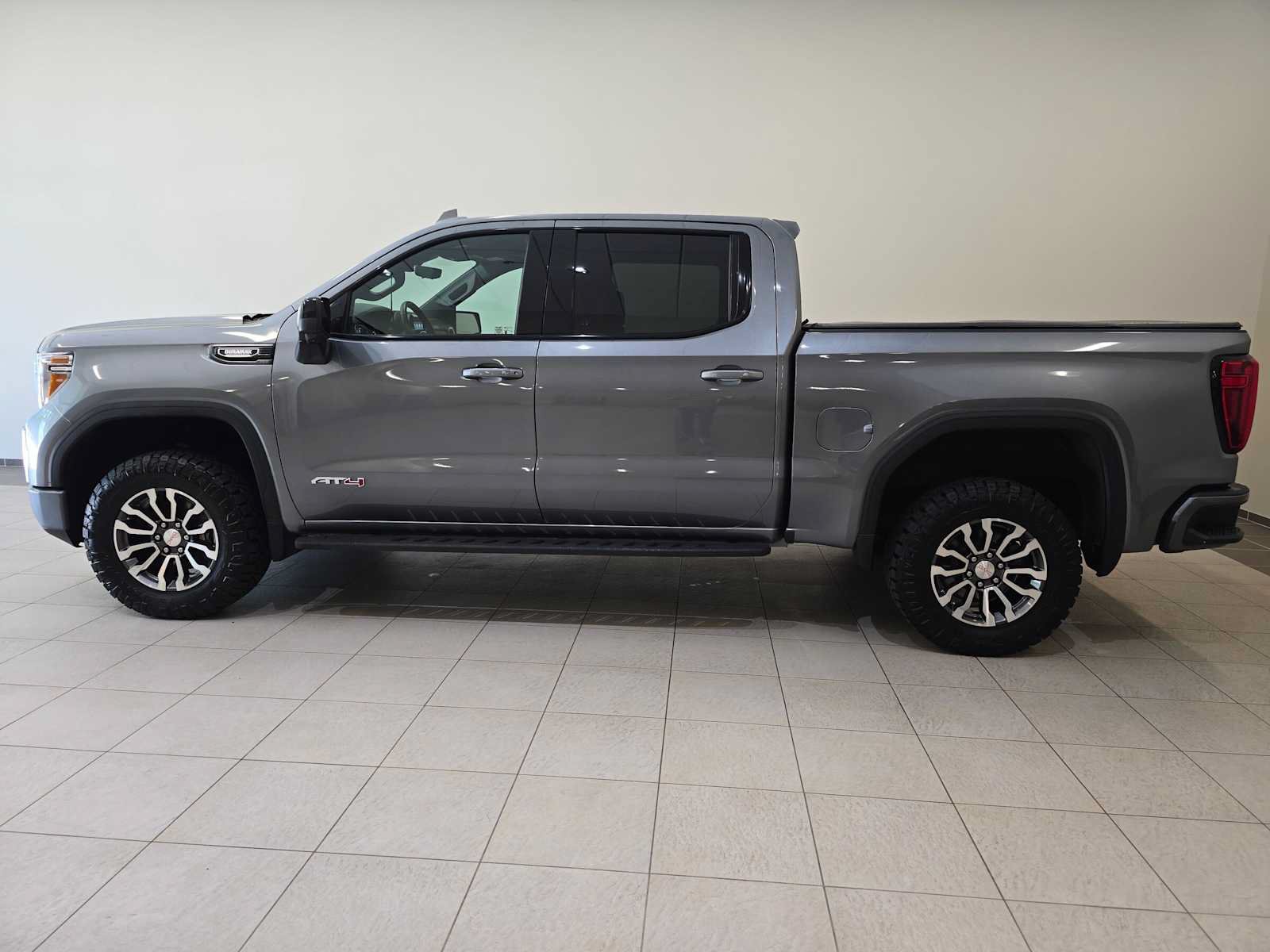 Used 2021 GMC Sierra 1500 AT4 w/ AT4 Premium Package AWD/4WD image 3